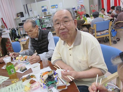 s-ケアハウス敬老会《写真04》.jpg